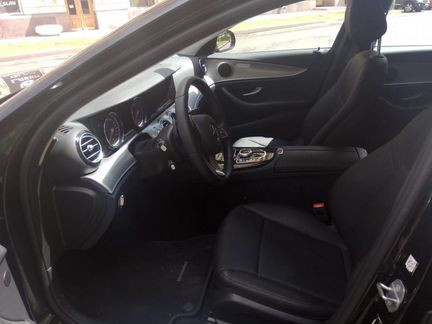 Аренда Мерседес Е класса с водителем в Москве