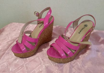 Босоножки розовые