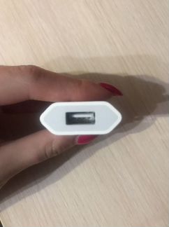 Оригинальный зарядник на iPhone