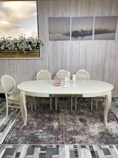 Красивый раздвижной стол