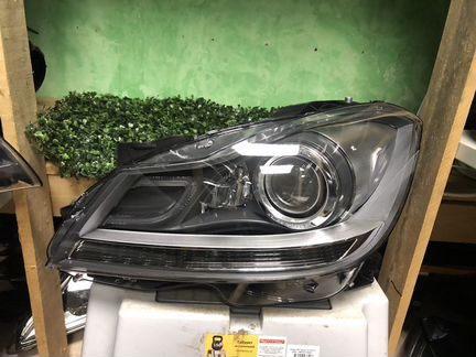 Фара левая мерседес w204