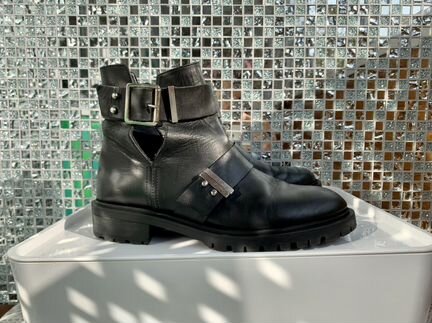 Осенние кожаные ботинки Zara