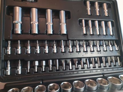 Набор инструментов для автомобиля