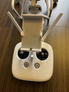 Квадрокоптер DJI Phantom 4