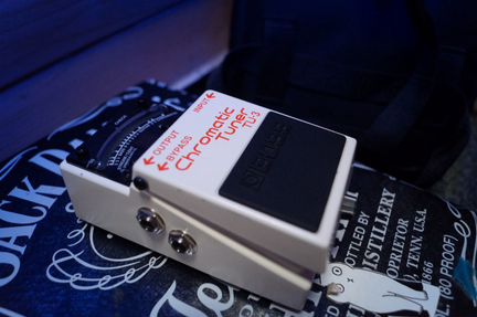 Гитарная педаль boss chromatic tuner