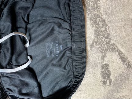 Спортивные шорты Nike для девочки