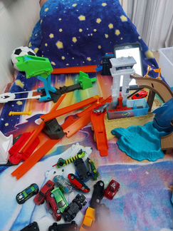 Tрек с акулой Hot wheels и др