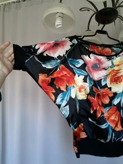 Короткая атласная блузка