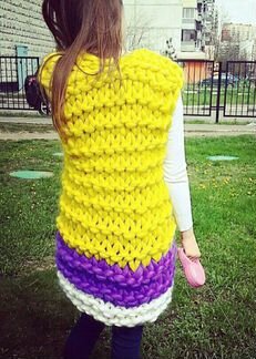 Жилет вязаный