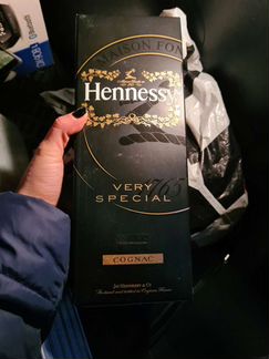 Бутылка и коробка из-под Hennessy 1 литр