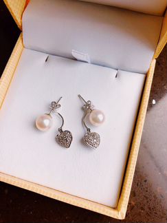 Серьги из белого золота с натуральным жемчугом