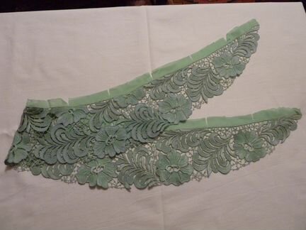 Воротники машинной вышивки разного цвета