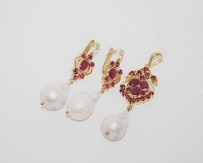 Серьги и подвеска с рубинами