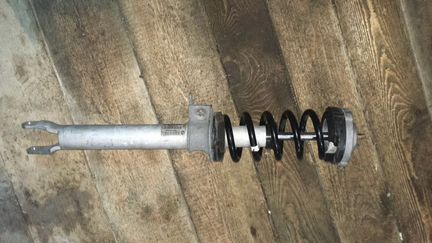 Амортизатор передний BMW M5 f10 правый