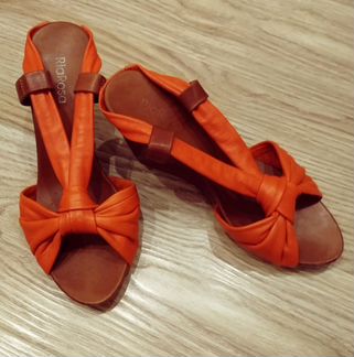 Кожаные босоножки