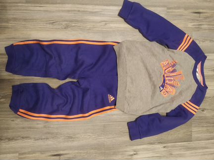Спортивный костюм adidas на 2-3 года