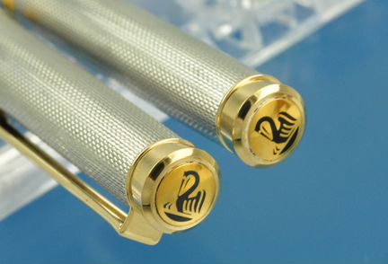 Шариковая ручка Pelikan