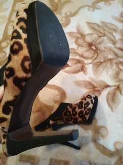 Босоножки Stuart Weitzman leopard print calf-hair