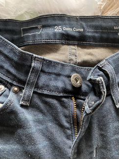 Темно-синие джинсы Levis 25 размер