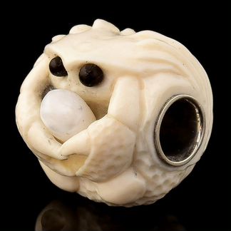 Подвеска из бивня мамонта 