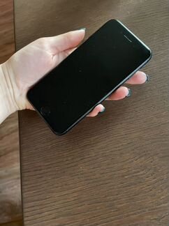 Телефон iPhone 7