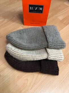 Шапка с отворотом с удлиненной красивой макушкой