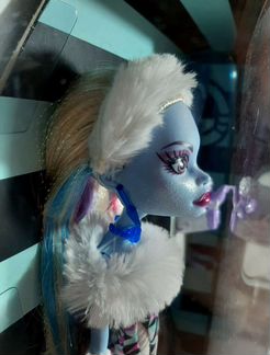 Кукла Монстер Хай Эбби Боминейбл базовая питомец