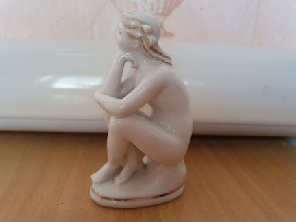 Фарфор. Купальщица