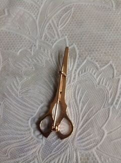Золотая брошка ножницы