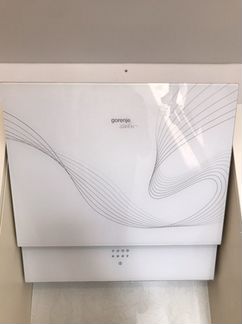 Кухня угловая с каменной столешницей и техникой