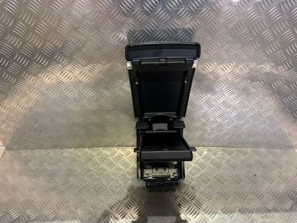 Подлокотник Volvo V70 B4204T7 2012