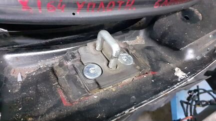 Мерседес петля замка крышки багажника