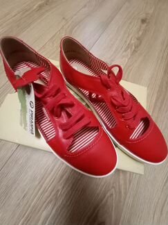 Кроссовки женские, новые 38р